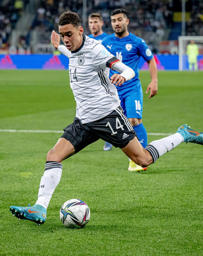 德国轻取荷兰,阿什拉夫刷新纪录 德国轻取荷兰,阿什拉夫刷新纪录