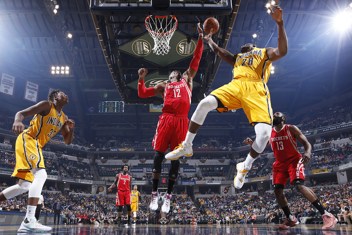 篮网鏖战深圳队,欧文统治全场 篮网鏖战深圳队,欧文统治全场